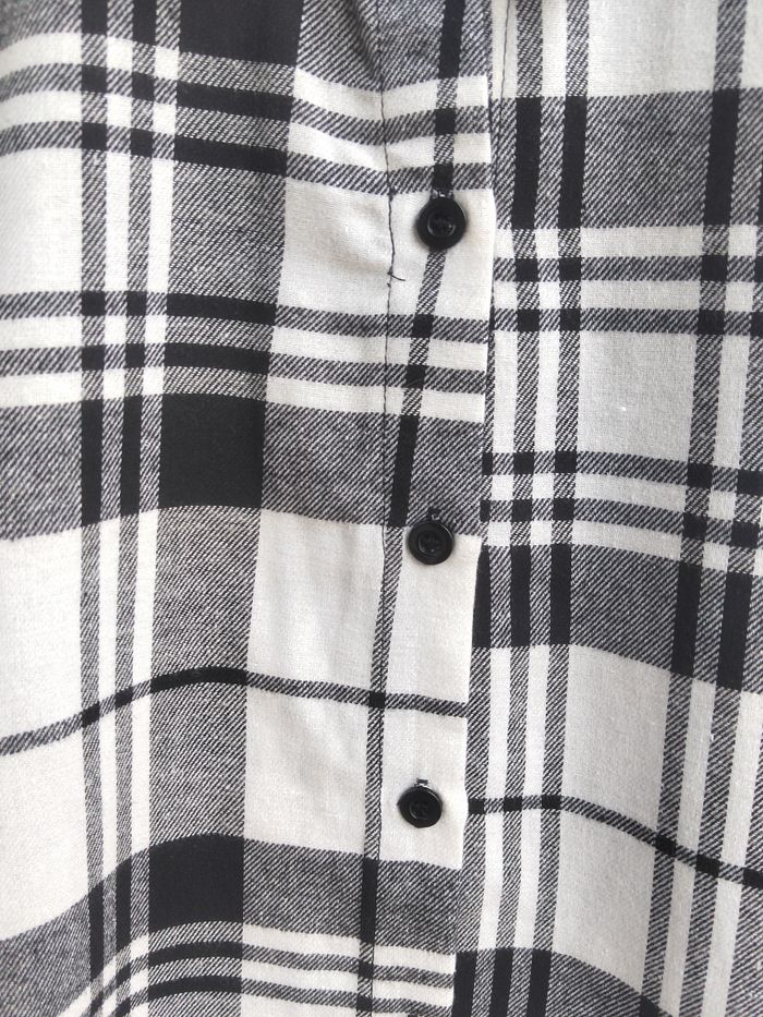 Chemise noire et blanche femme Shein – Taille 46 – Très bon état - photo numéro 4