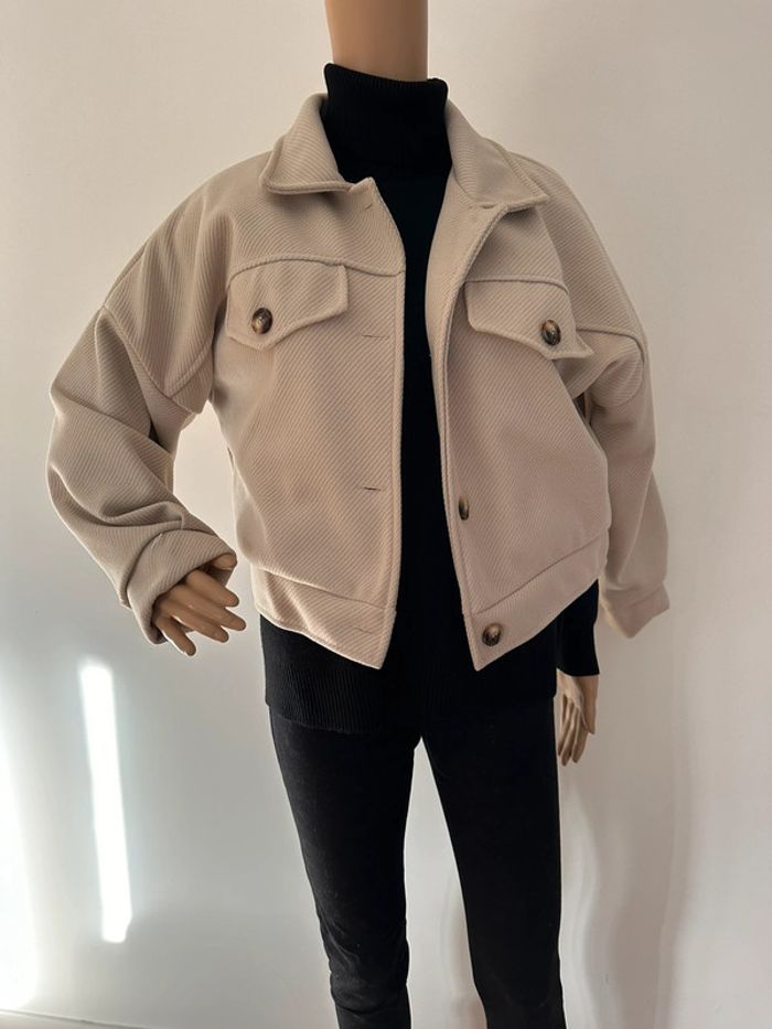 Jolie veste courte NEUVE - photo numéro 2
