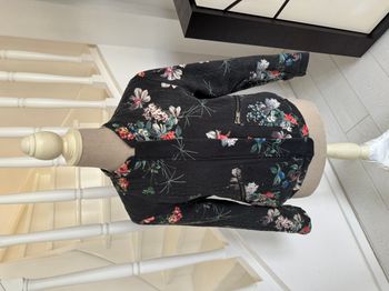Blouson Mango noire à fleurs multicolores