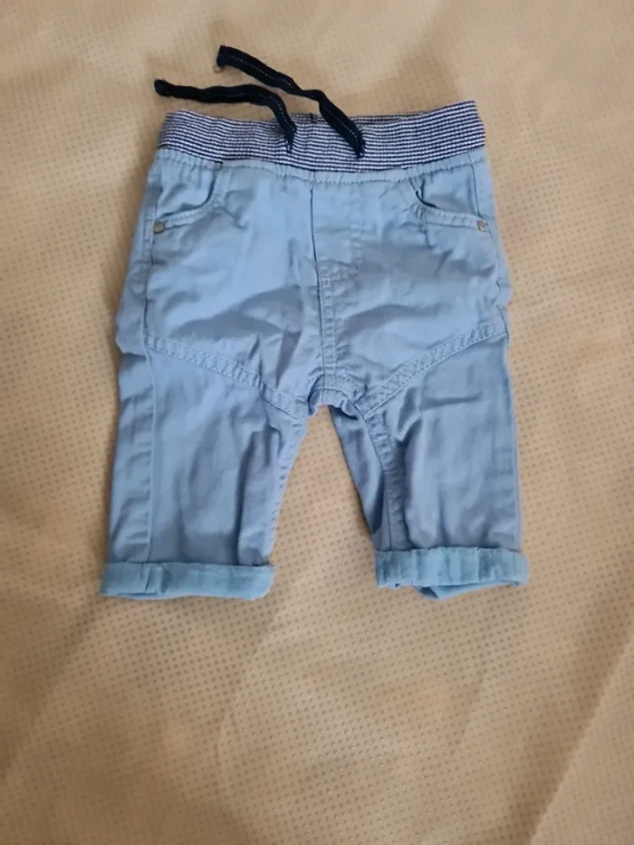 Lot de 13 pantalons et jeans et 2 shorts - photo numéro 6