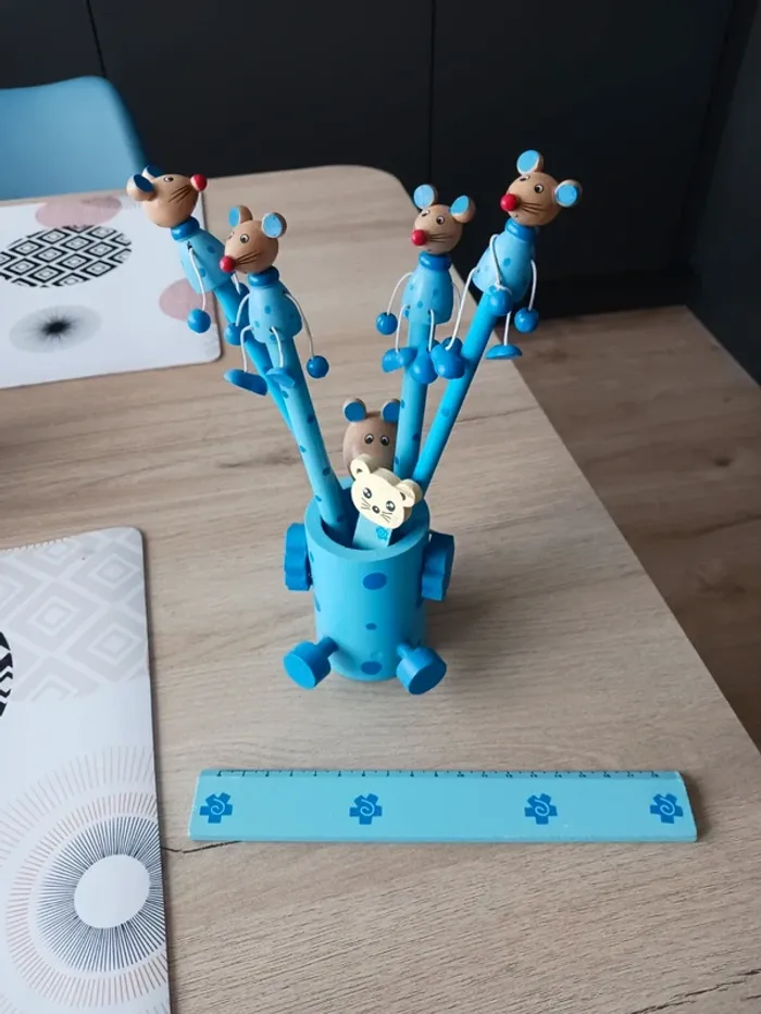 Pot à crayon souris en bois
