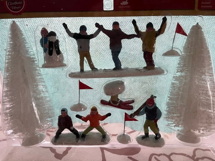 Village de Noël figurines ski - photo numéro 8