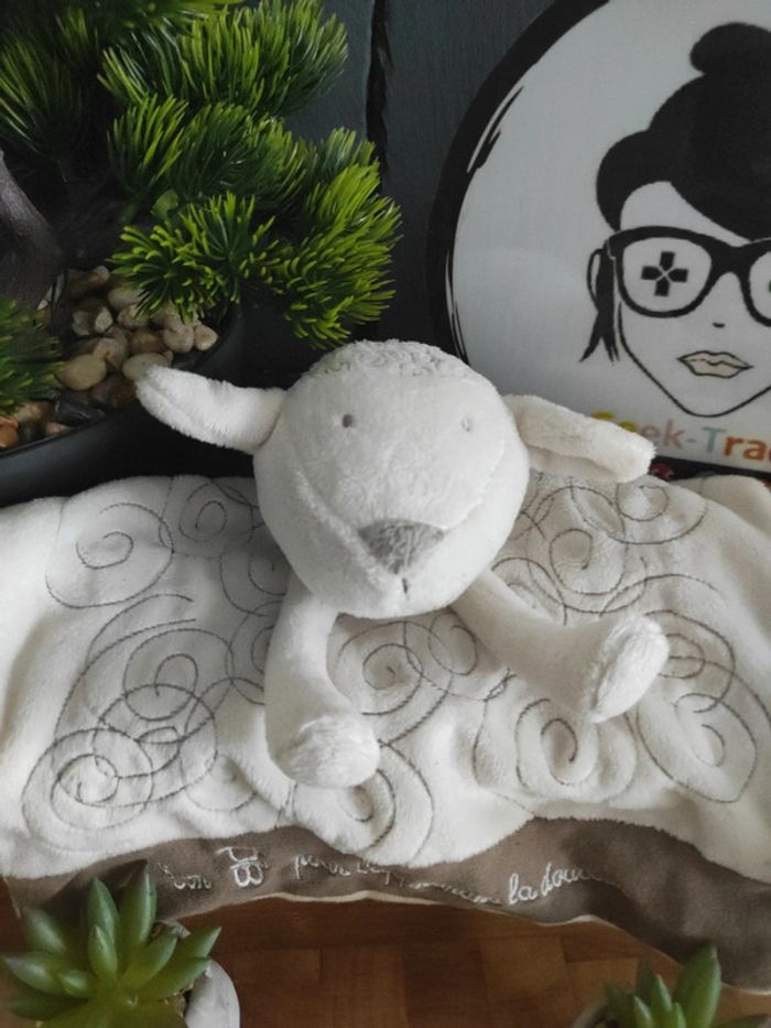 Doudou Mouton Blanc Brodé Obaibi plat mouchoir #geektradedoudou - photo numéro 2