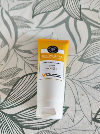 Les petits plaisirs gel douche parfum vanille 75ml à utiliser 12 mois après ouverture