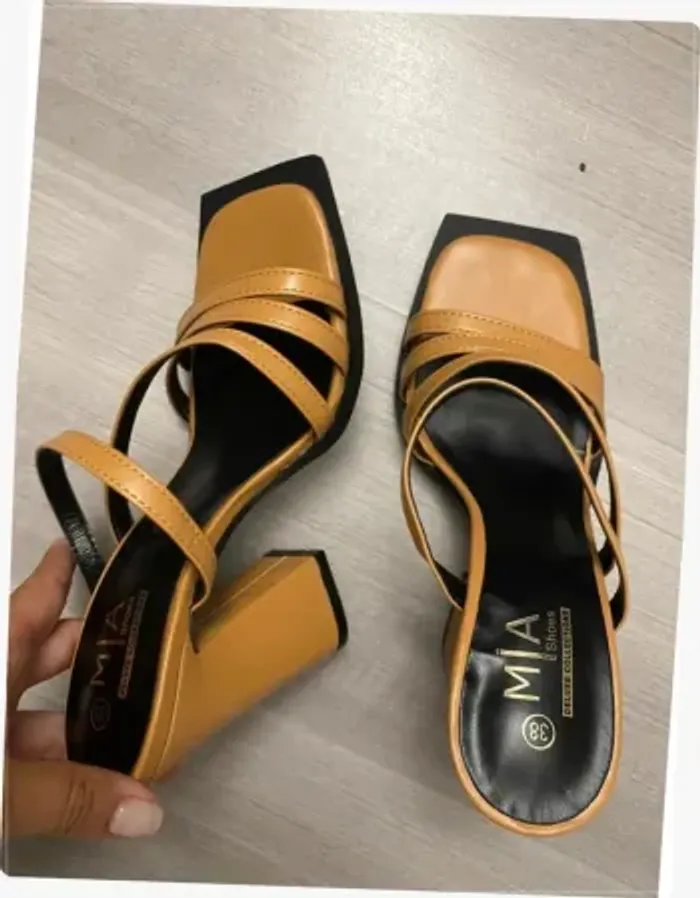 Mules bout carré à talons camel Mia shoes