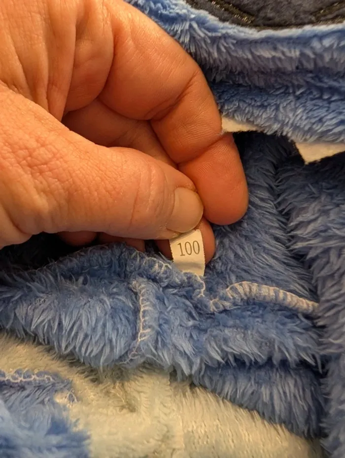 Superbe combinaison stitch avec boutons et tirette a l'arrière taille 100cm - photo numéro 5