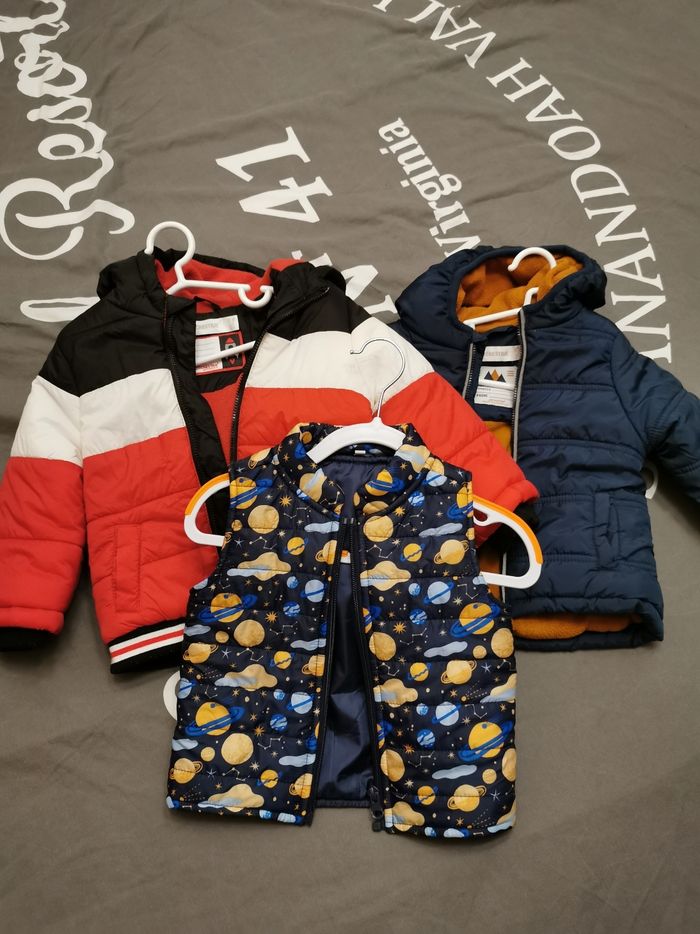 Vend chemises vestes et manteaux 18mois - photo numéro 2