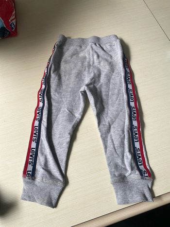 Pantalon levis
