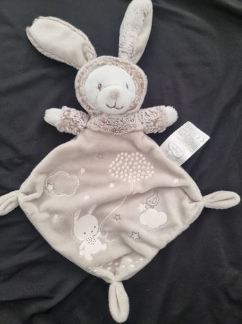 Doudou Lapin ours capuche 