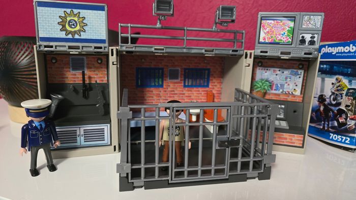 Lot playmobil : voleur et policier et poste police transportable - photo numéro 5
