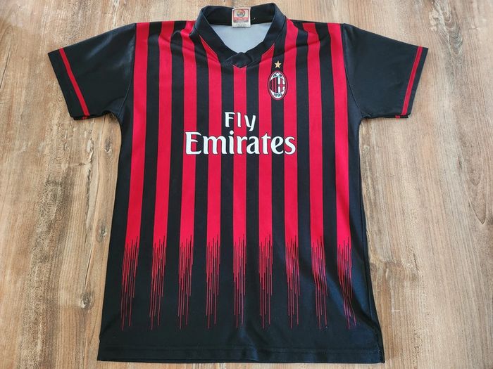 Maillot de foot ACM Milan 1899 28 Bonaventura excellent état 10 ans