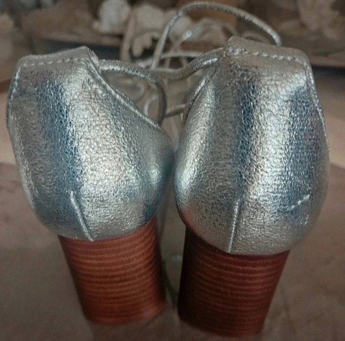 Chaussures argentées à laçage Camaïeu Taille 39 Neuves - photo numéro 4