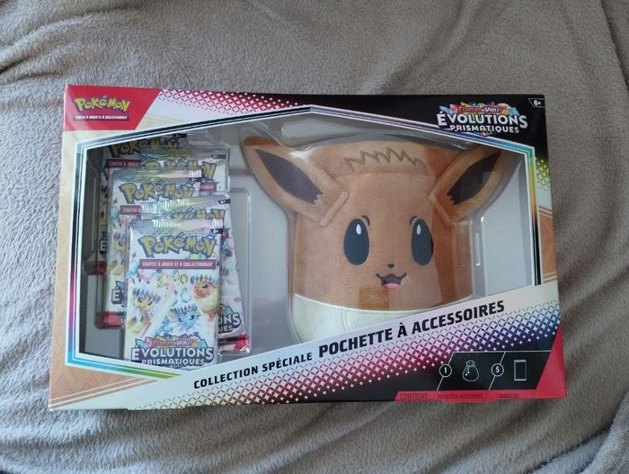 Coffret pokémon spécial pochette à accessoire Evoli collection évolutions prismatiques