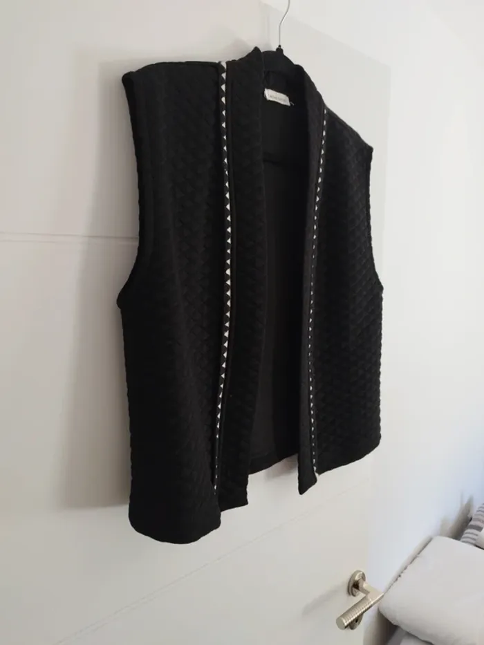 Gilet sans manches noir "Cache-cache" Taille S - photo numéro 2