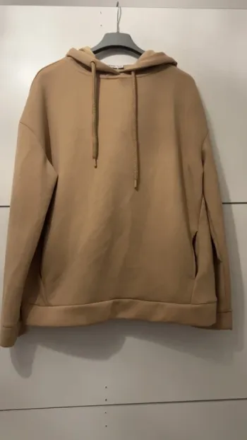Sweat à capuche stradivarius taille M très bon état