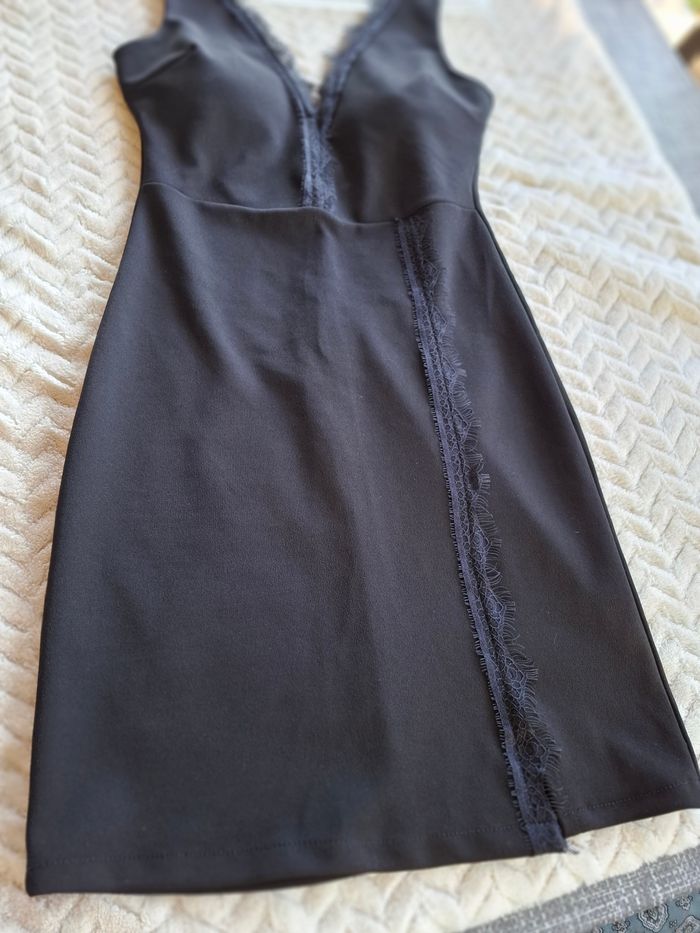 Belle Robe noire V à dentelle neuve - photo numéro 5