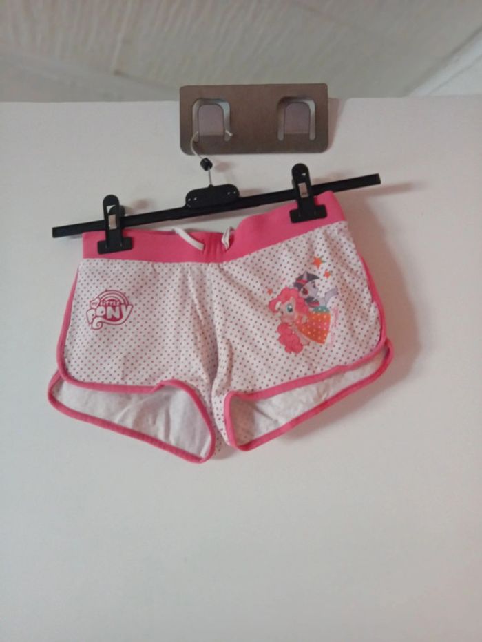 Short blanc à petits pois rose. 6 ans