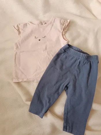 🎀 jolie ensemble haut rose + legging gros Kiabi taille 3 mois 🎀