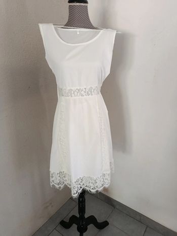 Robe blanche dentelles Taille S