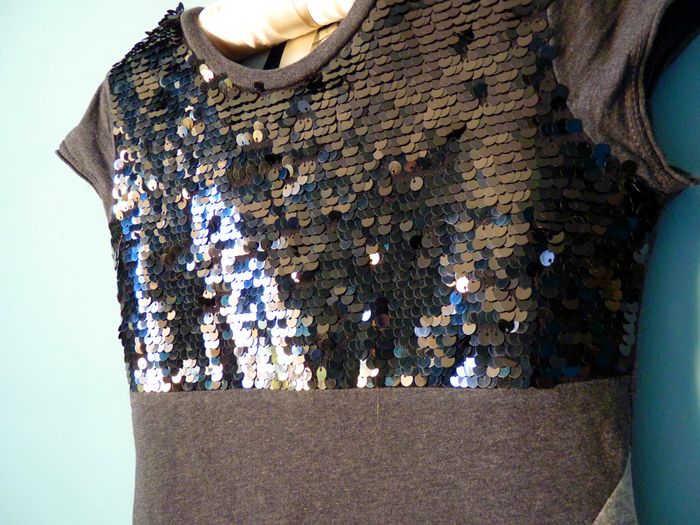 T-shirt Fille Diesel 10 ans gris paillette fête, occasions speciales anniversaire TBE - photo numéro 3