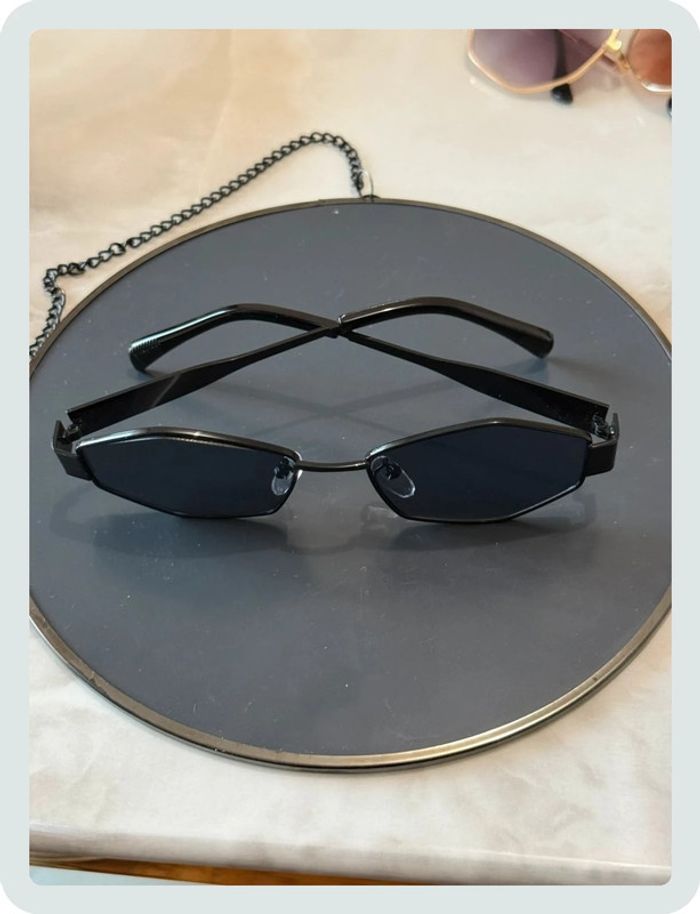 Lunette de soleil noire - photo numéro 3