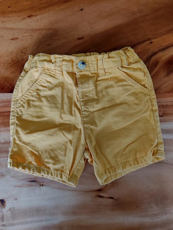 Short jaune foncé