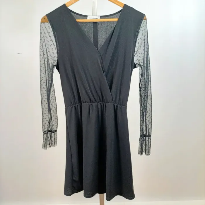 Robe noire fluide chic manches transparentes voile plumetis Camille de Paris A1431