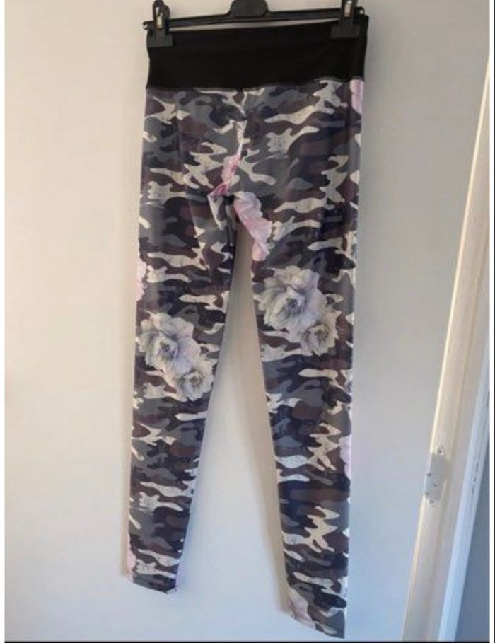 Legging motif militaire et fleuris Guess 16 ans - photo numéro 4