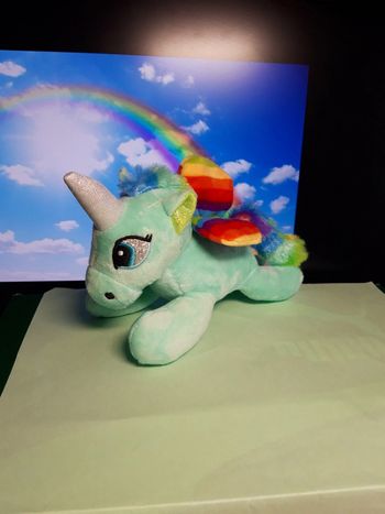 Peluche Licorne volante arc-en-ciel