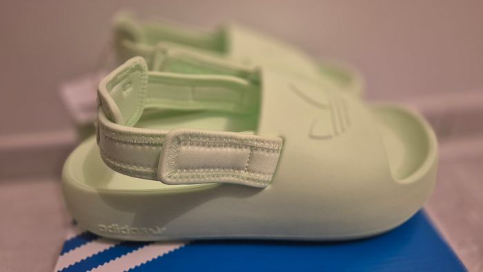 Sandales Adidas Adilettes mixte.