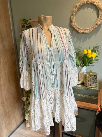 Jolie robe courte tunique avec dentelle femme