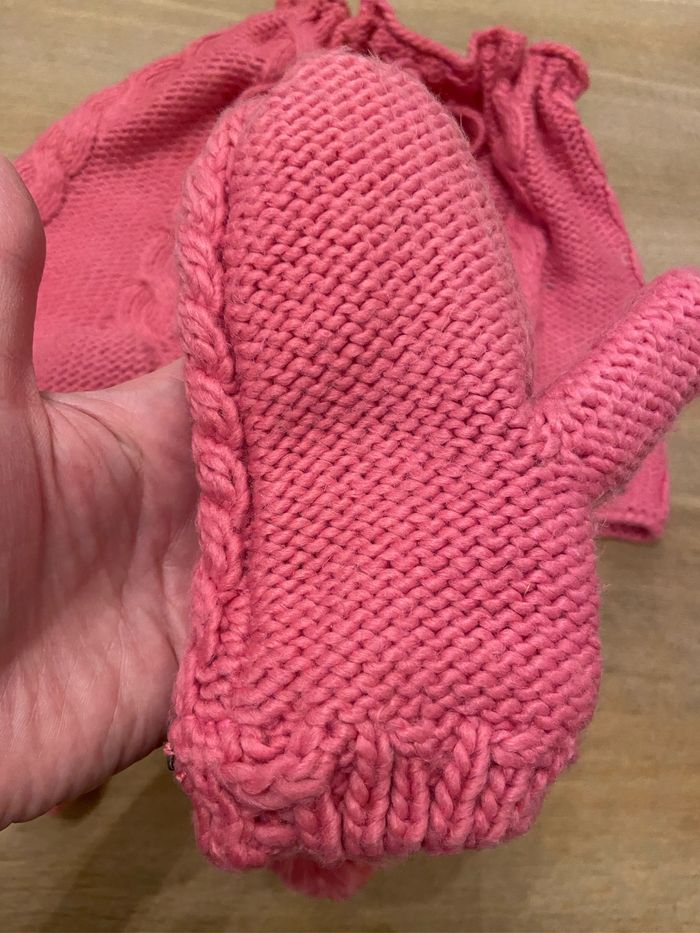 Lot snood/cape et moufles assorties Okaïdi fuschia taille 4/6 ans - photo numéro 3