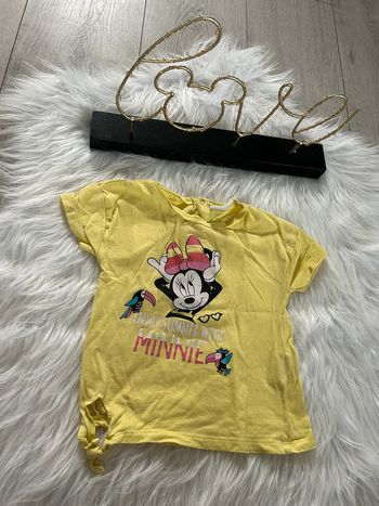 Très beau tee shirt 🥰 jaune minnie Disney taille 18 mois