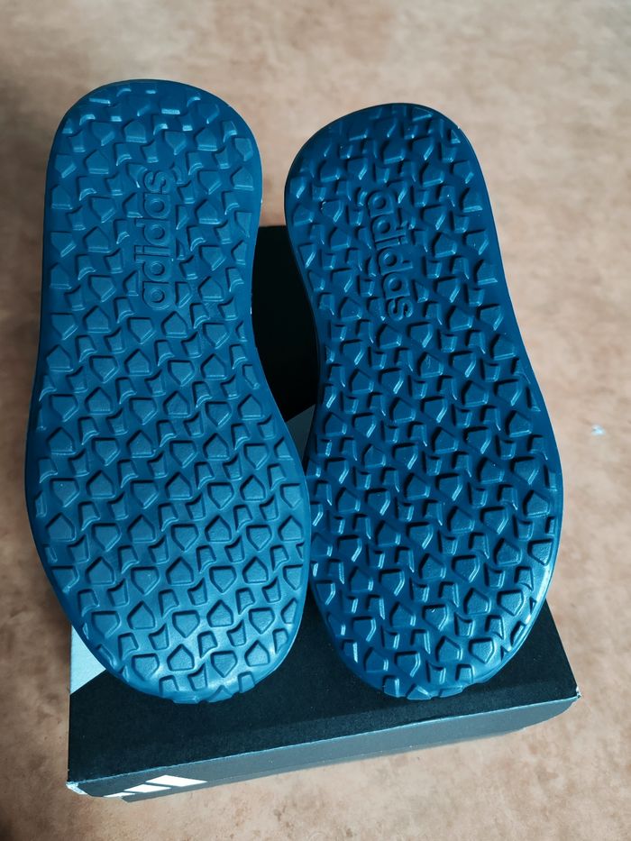 basket adidas taille 28 neuve - photo numéro 2
