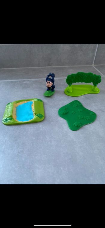 Singe avec sa verdure