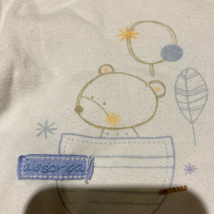 2 bodys et 1 pyjamas 3 mois - photo numéro 2