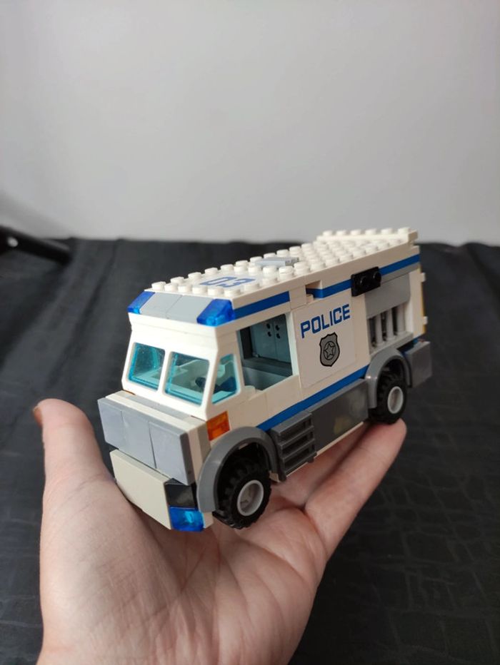 Fourgon de police LEGO