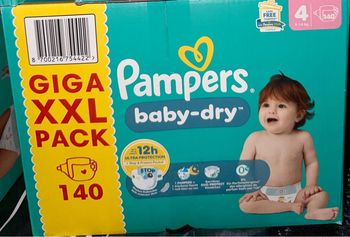 140 couches Pampers taille 4