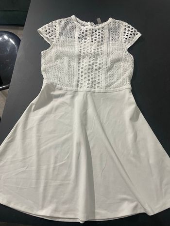 Robe courte évasé brodé taille m 