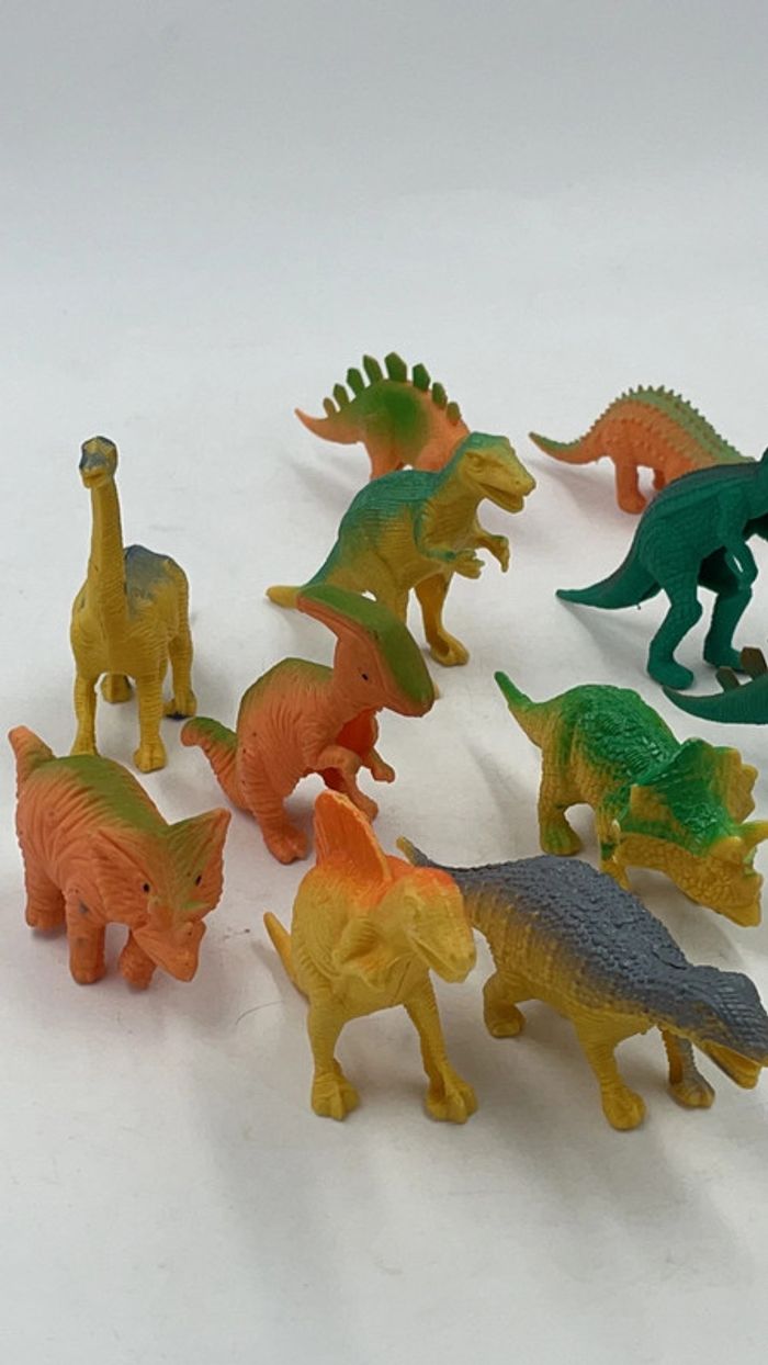 Lot de 14 figurines dinosaures en plastique - photo numéro 2