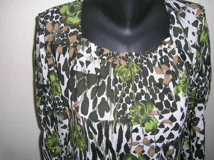 haut doublé motifs fleurs col et manches élastiques "jofrati" Taille 1 - photo numéro 2