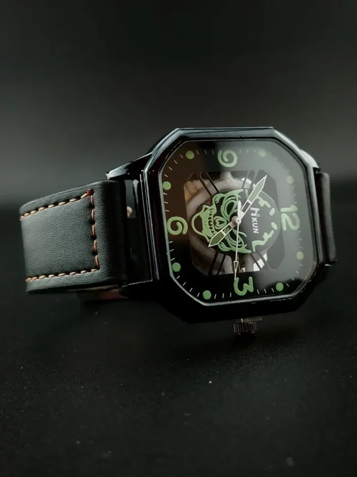 Montre hexagonale style rock, quatre bracelets - photo numéro 3