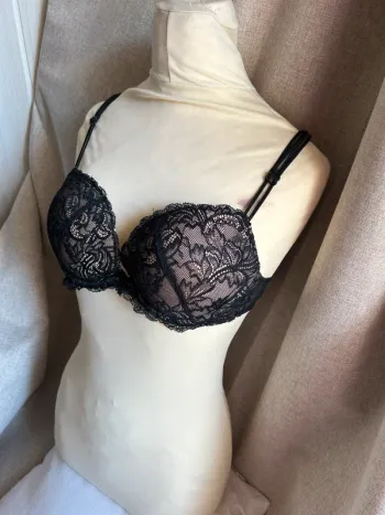 Soutien-gorge push-up noir en dentelle