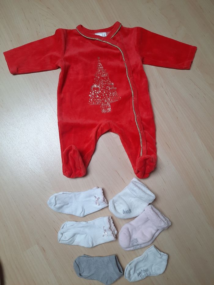 Lot pyjama 1 mois + 6 paires de chaussettes