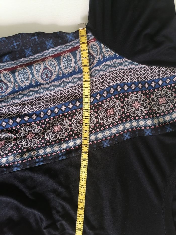 Blouse  noire avec motifs - photo numéro 6