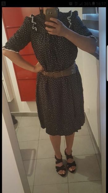 Robe noire à fleurs