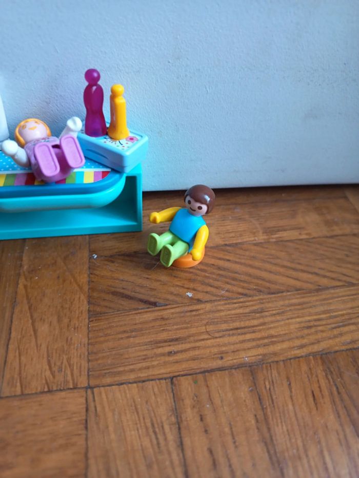 Maman avec bébé et table à langer playmobil - photo numéro 4