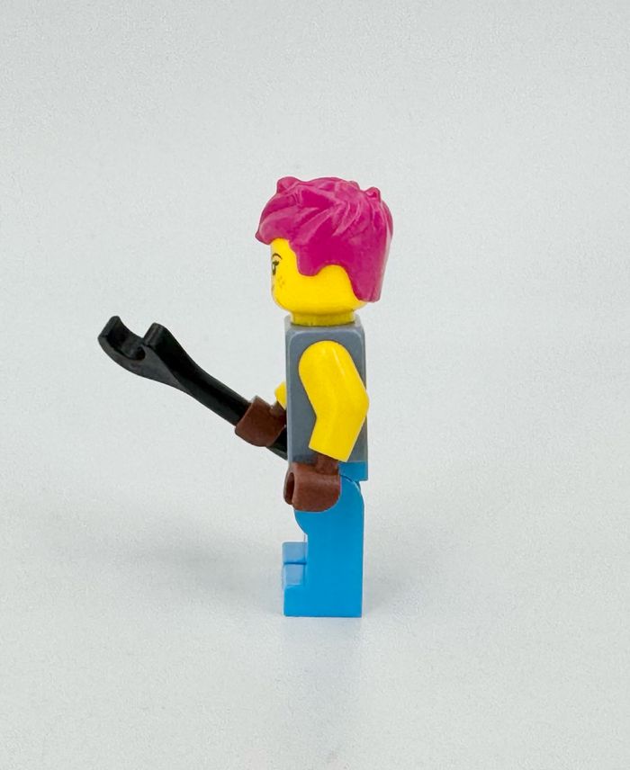 Lego Figurines City : La Mécanicienne (visage double expression) - NEUF - photo numéro 3