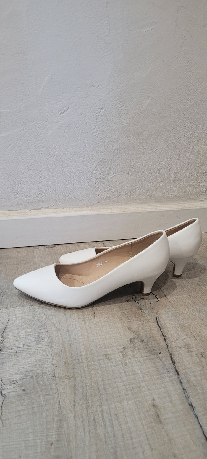 Escarpins blancs T 36 neufs - photo numéro 4
