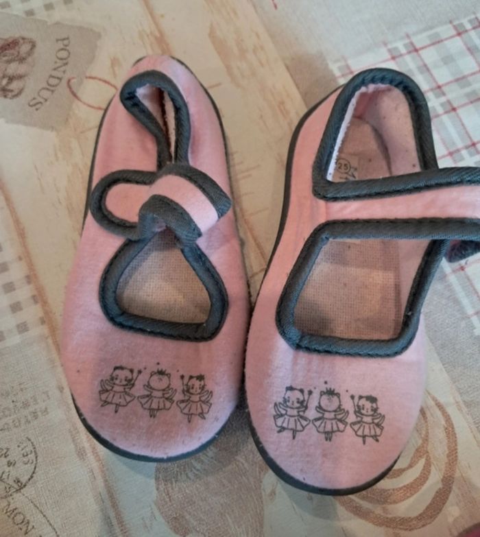 Lot de chaussures taille 25 neuf et tbe - photo numéro 5